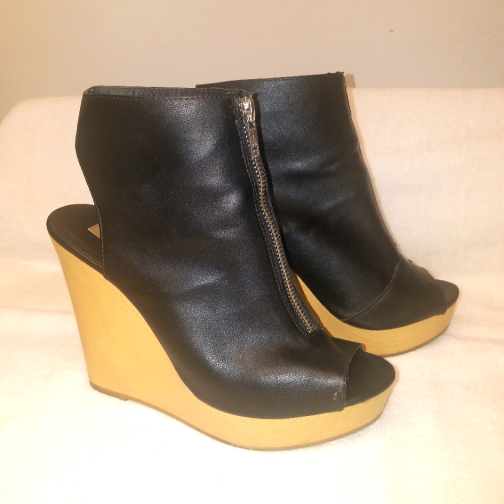 Simply Vera Wang Cutout Platform Wedges 8.5